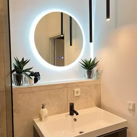 Cosmopolitan Apartment